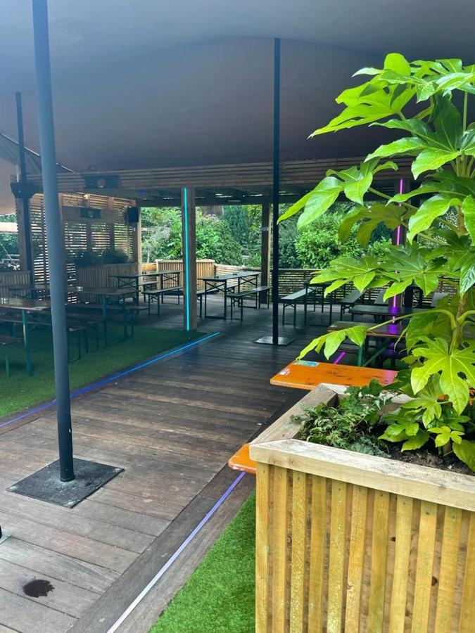 בראקנל The Admiral Cunningham Hotel מראה חיצוני תמונה